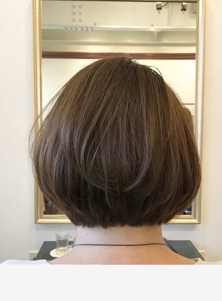 アッシュグレージュ